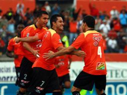 Los jugadores de Jaguares en festejo durante la Jornada 16 del torneo Apertura 2010. MEXSPORT  /