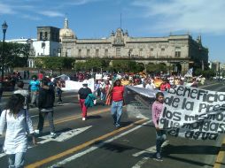 Aspecto de los manifestantes en contra de la Presa El Zapotillo, a su llegada a la Plaza de Armas. M. MENDOZA  /