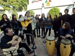 Imagen de la última manifestación afuera de Casa Jalisco, según anuncian líderes universitarios. E. BARRERA  /