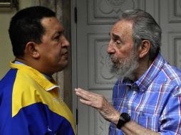 El líder cubano Fidel Castro y el presidente de Venezuela, Hugo Chávez, sostuvieron un encuentro de cuatro horas. REUTERS  /