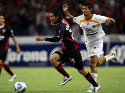 Flavio Santos (izq.) ha jugado en total ocho partidos con Atlas en el actual torneo, cinco de ellos de titular. MEXSPORT  /