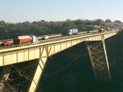 En la imagen, el puente Fernando Espinoza. El próximo año recibirá mantenimiento. ARCHIVO  /