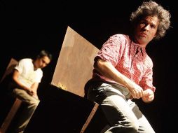 Emmanuel Vega interpreta a Millás, personaje que explora la locura durante el montaje El hombre sin adjetivos. A. CAMACHO  /