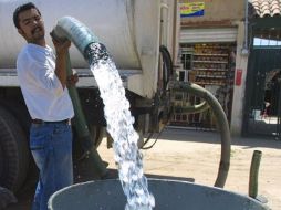 Zapopan apoyará con pipas de agua, con capacidad para 10 mil litros, para las 29 colonias afectadas este fin de semana. ARCHIVO  /