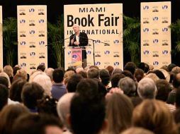 El encuentro atrae cada año a más de 300 escritores y 300 mil amantes de los libros. MIAMIBOOKFAIR.COM  /