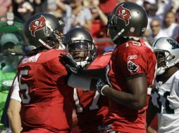 Los jugadores de Tampa Bay festejando su victoria ante Panteras de Carolina. AP  /