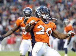 Brian Dawkins y Mario Haggan, de los Broncos, celebran después de detender un ataque de los Jefes en el partido de hoy. AP  /