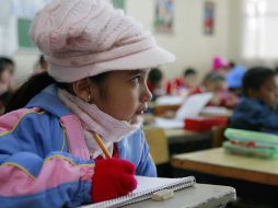 Ante la próxima llegada del invierno, los padres solicitan que les permitan a los pequeños usar ropa abrigadora. EL INFORMADOR  /