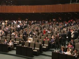 Legisladores durante la sesión de hoy en la Cámara de Diputados, en la que se aprobó el Presupuesto de Egresos. EFE  /