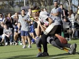 El buscador del equipo de Vassar, Matthew Zeltzerin, primer plano captura a su oponente. AP  /