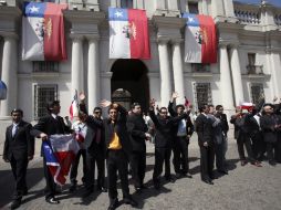 Los 33 mineros han sido el foco de atención de los medios desde su rescate el 12 y 13 de octubre pasados. REUTERS  /