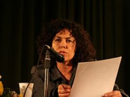 La escritora participó en las actividades de la XXVII Feria Internacional del Libro de Miami. ESPECIAL  /