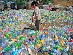 Este año 260 millones de toneladas de plástico han sido fabricadas en 2010. EFE  /
