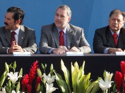 Emilio González (centro) desconoció el origen de la propuesta de otorgar 400 millones de pesos a la casa de estudios. A. CAMACHO  /