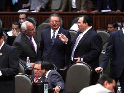 El vicecoordinador del PRD José Ramón Martel (izquierda), expresa un ‘‘ya basta’’ del clima de violencia. EL UNIVERSAL  /