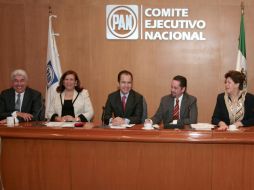 Esta mañana se reunieron los candidatos con el actual líder blanquizaul. EL UNIVERSAL  /