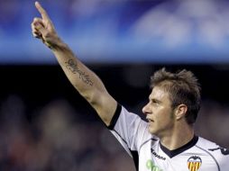 El Valencia goleó 6-0 al Bursaspor turco y garantizó su pase a octavos de final. EFE  /