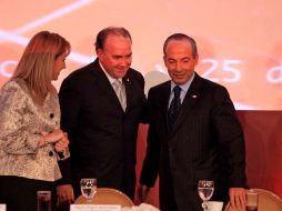 La titular de Turismo, Gloria Dávila; el dirigente de la Concanaco, Jorge Dávila, y el Presidente Felipe Calderón. EL UNIVERSAL  /