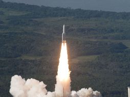 En sus bodegas transporta a Intelsat 17 y Hylas 1. ARIANESPACE.COM  /