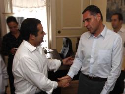 El titular de la SHCP, Ernesto Cordero, se reúne con el gobernador electo de Oaxaca, Gabino Cué. EL UNIVERSAL  /