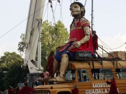Los gigantes de Guadalajara avanzan por la Avenida Alcalde hacia el Centro Histórico tapatío. A GARCÍA  /