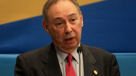 Humberto López Morales recibió el segundo Premio de Ensayo Isabel de Polanco, galardón dotado con 100 mil dólares. A.HINOJOSA  /