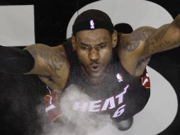 James y el Heat de Miami se medirán mañana a los Cavaliers en Cleveland. AP  /