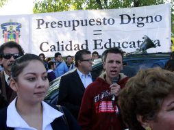 La UdeG inició esta mañana la nueva etapa de manifestación para pedir que el Ejecutivo les otorgue recursos. E. PACHECO  /