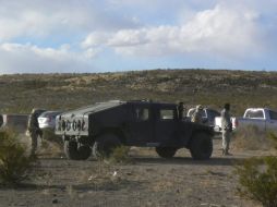 Foreses trabajan en el sitio donde al menos 18 cadáveres fueron hallados en once fosas clandestinas. EFE  /