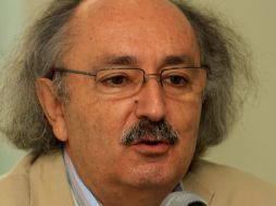 El poeta Antonio Colinas participó en la charla sobre Sor Juana Inés de la Cruz. A. HINOJOSA  /