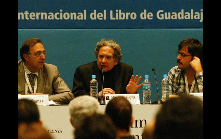 Durante la última jornada del Fórum Atlántida, el escritor argentino Ricardo Piglia y el editor de Sexto Piso, Diego Rabasa. E. BARRERA  /