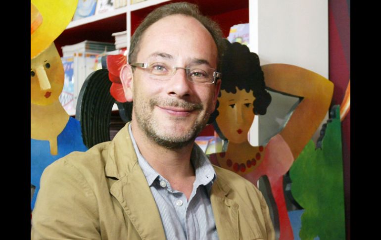 Al iniciar la ceremonia, Ignacio Padilla contó la historia de un incendio en Francia. E. BARRERA  /