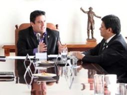 En la foto, el presidente municipal, Aristóteles Sandoval Díaz (izquierda), con Jorge Gutiérrez Reynaga, presidente del Itei. ESPECIAL  /