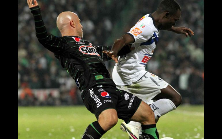 El 'Pony' (izq) no confirmó si es un hecho su retiro después de la final, sólo piensa en el partido de mañana. MEXSPORT  /