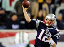Los cuatro pases de touchdown que consiguió Brady este lunes fueron a cuatro distintos receptores. EFE  /