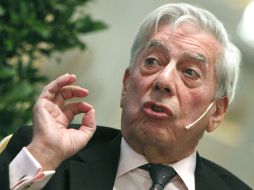 El escritor también sufría de pequeñas molestias en su garganta, del cual se está recuperando. EFE  /