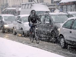 La nieve ha desquiciado a los conductores franceses. AFP  /
