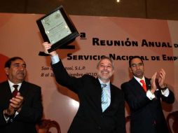 El gobernador del Estado, Emilio González, acudió a la premiación por sus aportaciones al empleo formal. ESPECIAL  /