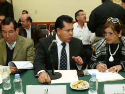 Celso Rodríguez (centro) compareció ayer ante diputados, les expuso la necesidad de más recursos para el Poder Judicial. E. BARRERA  /