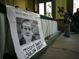 Acto en el que periodistas reconocieron la obra del líder de WikiLeaks, Julian Assange, en la Ciudad de México. AP  /