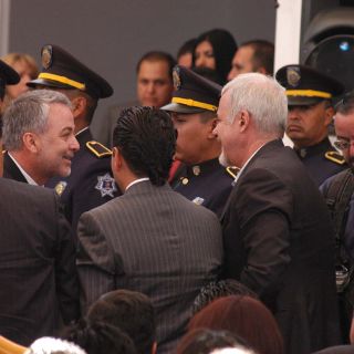 Emilio felicita a Raúl por la FIL