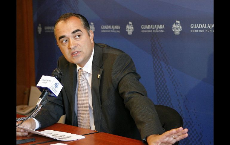 Salvador Caro indica que el problema no se arregla con más elementos. ARCHIVO  /