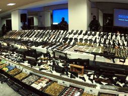 Elementos federales resguardan uno de los decomisos más importantes de armas que tuvo lugar en Tamaulipas. NTX  /