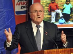 El presidente de la FIFA, Joseph Blatter, asegura que la Copa del Mundo en Qatar se festejará sinproblemas. EFE  /