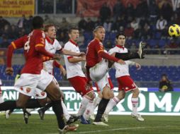 El jugador del AS Roma, Leite Ribero, recibió el Bridón de Oro por tercera vez. EFE  /