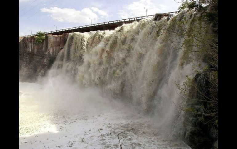 Imágen de las compuertas del rio Santiago en El Salto y Juanacatlan. ARCHIVO  /