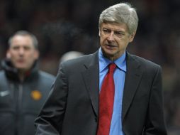 El técnico del Arsenal, Arsene Wenger cree posible el vencer al Barcelona en la Champions. AFP  /
