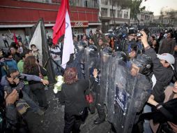 Civiles se manifestaron esta tarde frente a la Segob, en protesta por la muerte de Marisela Escobedo. EL UNIVERSAL  /