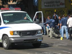 La víctima quedó sobre el carril de alta velocidad de la Avenida República. O. RUVALCABA  /