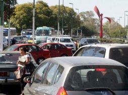 La vuelta a la izquierda sobre Vallarta para tomar Rafael Sanzio puede tardar varios minutos, sobre todo los fines de semana.A. CAMACHO  /